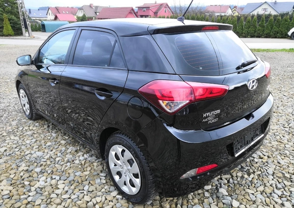 Hyundai i20 cena 25900 przebieg: 179000, rok produkcji 2015 z Skarszewy małe 781